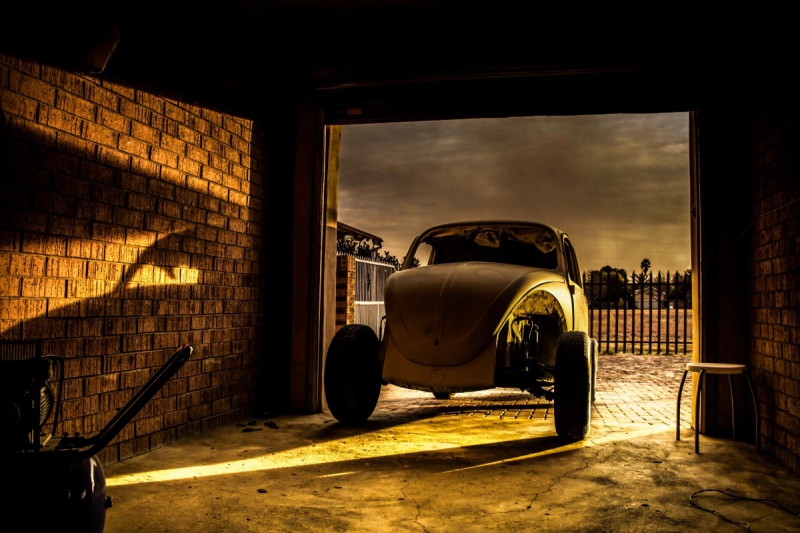 carrosserie-CHATEAUNEUF GRASSE-min_car_garage_volkswagen_sunset_vw_beetle-81658